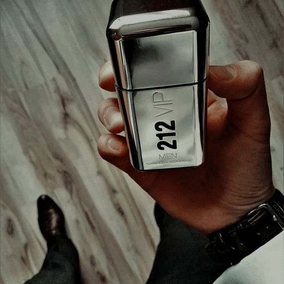 Perfume 212 VIP Men Masculino 